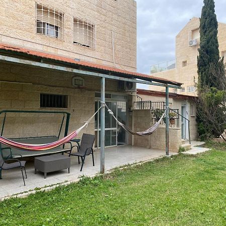 דירת גן מרווחת במיקום מעולה עם נטפליקס חינמי Apartment Ma'ale Adumim Екстериор снимка