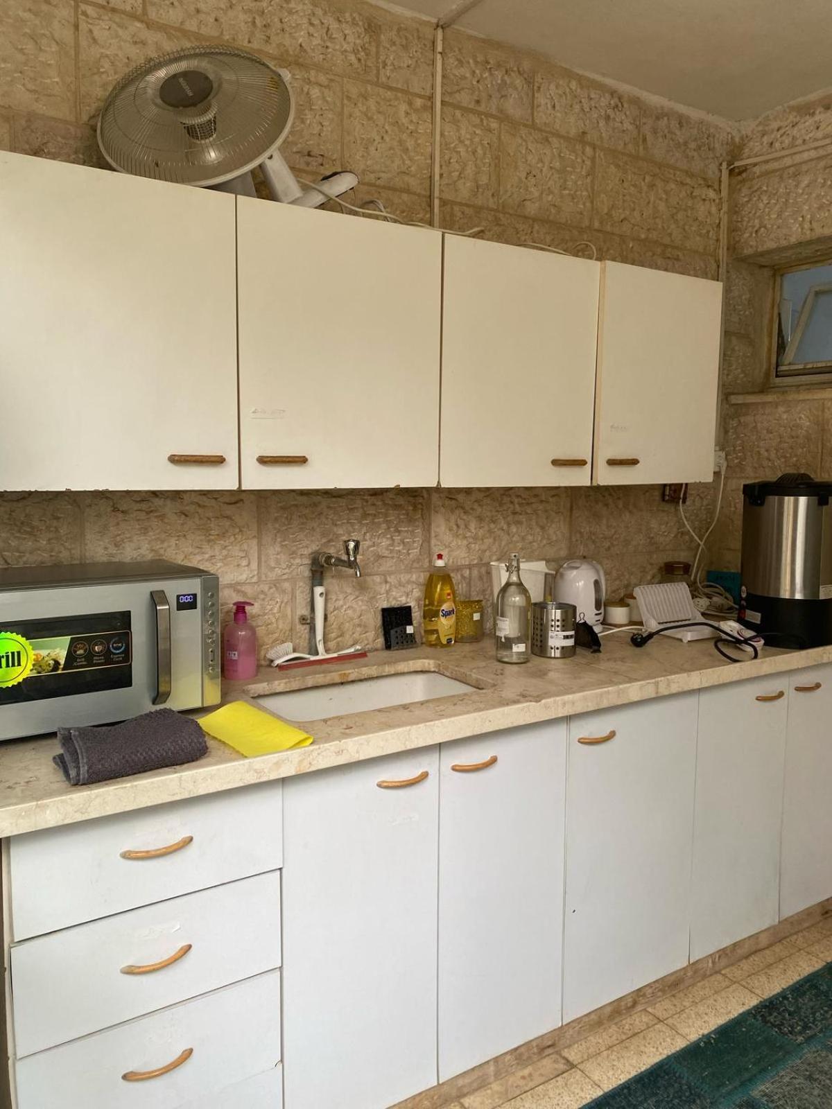 דירת גן מרווחת במיקום מעולה עם נטפליקס חינמי Apartment Ma'ale Adumim Екстериор снимка
