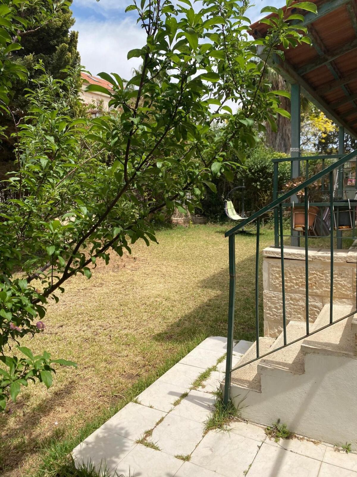 דירת גן מרווחת במיקום מעולה עם נטפליקס חינמי Apartment Ma'ale Adumim Екстериор снимка
