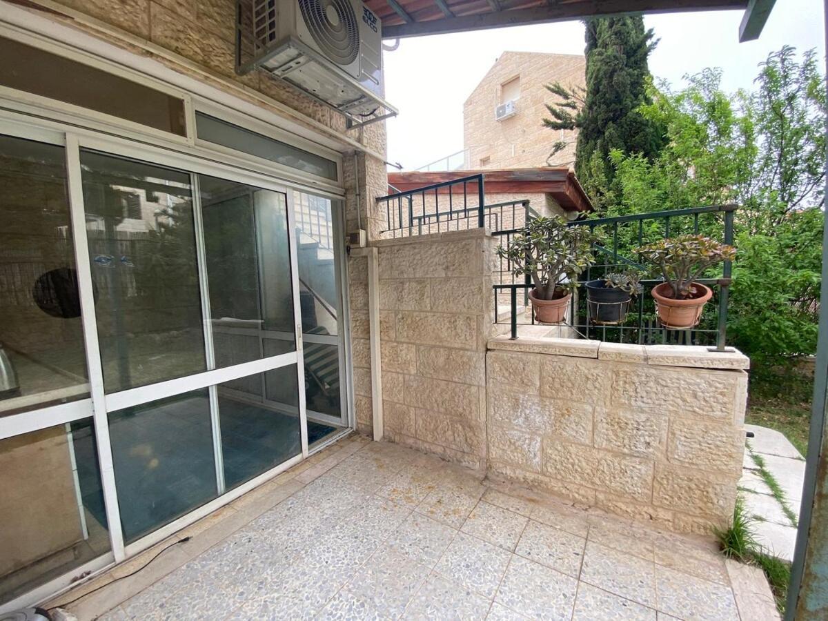 דירת גן מרווחת במיקום מעולה עם נטפליקס חינמי Apartment Ma'ale Adumim Екстериор снимка