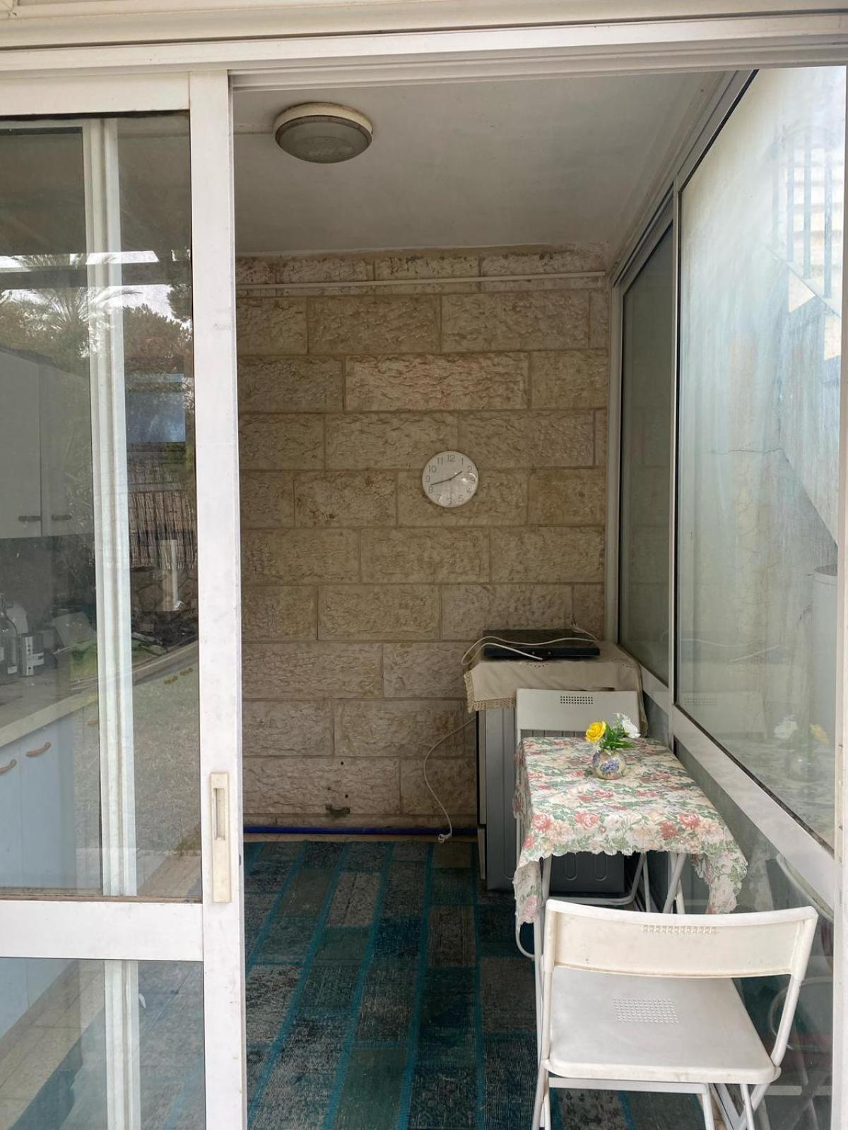 דירת גן מרווחת במיקום מעולה עם נטפליקס חינמי Apartment Ma'ale Adumim Екстериор снимка
