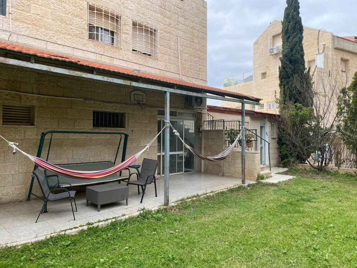 דירת גן מרווחת במיקום מעולה עם נטפליקס חינמי Apartment Ma'ale Adumim Екстериор снимка