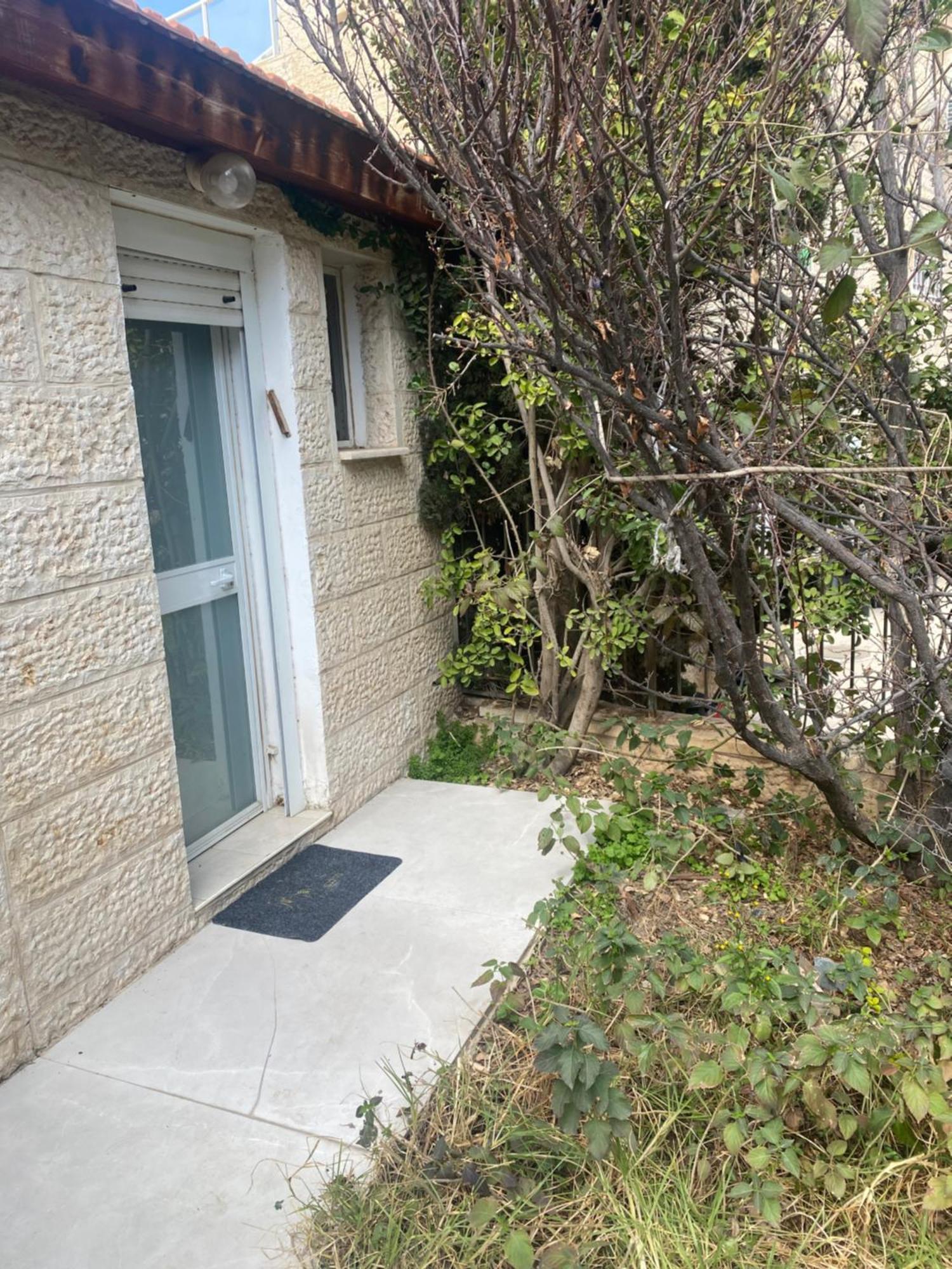 דירת גן מרווחת במיקום מעולה עם נטפליקס חינמי Apartment Ma'ale Adumim Екстериор снимка